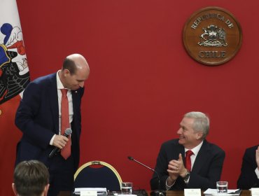 Presidente Kast respalda gestión de Arrau ante críticas por reforma constitucional: "Vean lo que ha logrado el ministro"
