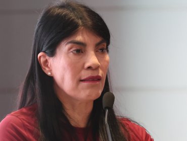 Ministra Lincolao responde a críticas por dichos sobre profesores y la IA: destaca oportunidades de reconversión laboral