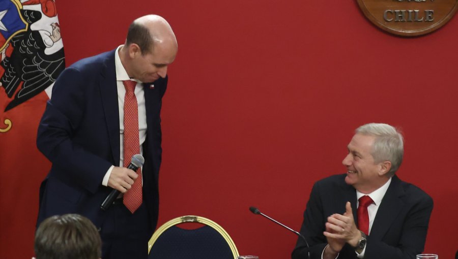 Presidente Kast respalda gestión de Arrau ante críticas por reforma constitucional: "Vean lo que ha logrado el ministro"