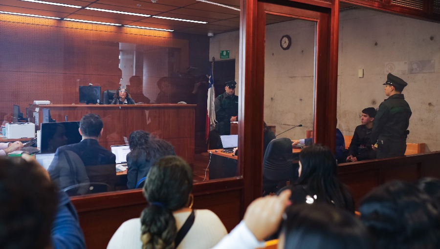 Dictan arraigo nacional y firma mensual a joven por amenazas de masacre en universidades