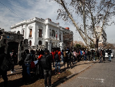 Haitianos protestan por documentación y alertan sobre riesgo de abandonar Chile
