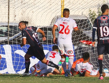 Recoleta derrota a Copiapó por 2-1 y se mete en la pelea por el ascenso a Primera División