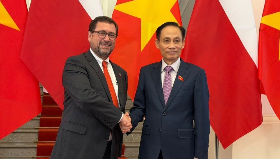 Canciller Pérez Mackenna inicia visita a Vietnam para afianzar lazos comerciales
