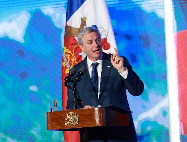 Encuesta Criteria: Aprobación de Kast se mantiene en 35% y desaprobación cae al 52%