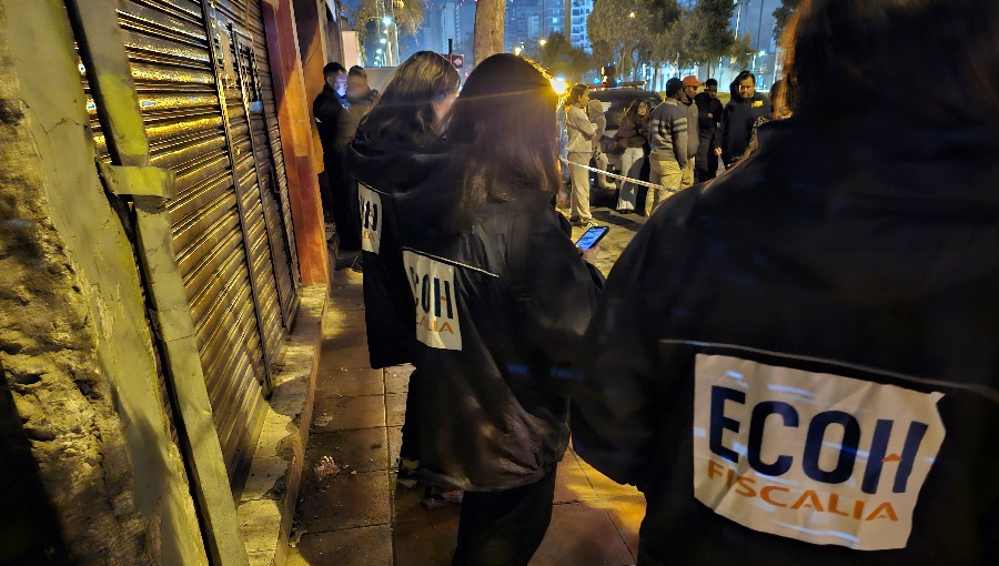 Hombre muere baleado tras salir a ver un altercado en cité de Estación Central