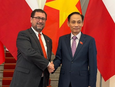 Canciller Pérez Mackenna inicia visita a Vietnam para afianzar lazos comerciales