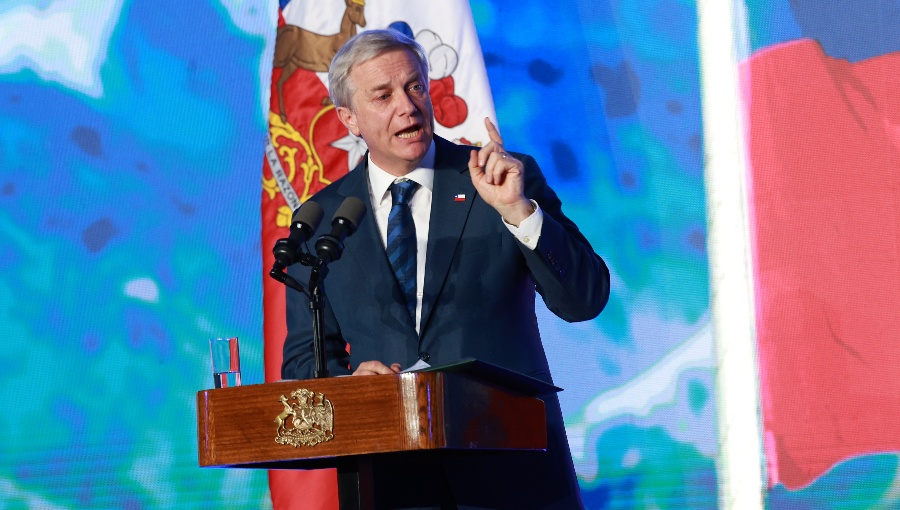 Encuesta Criteria: Aprobación de Kast se mantiene en 35% y desaprobación cae al 52%