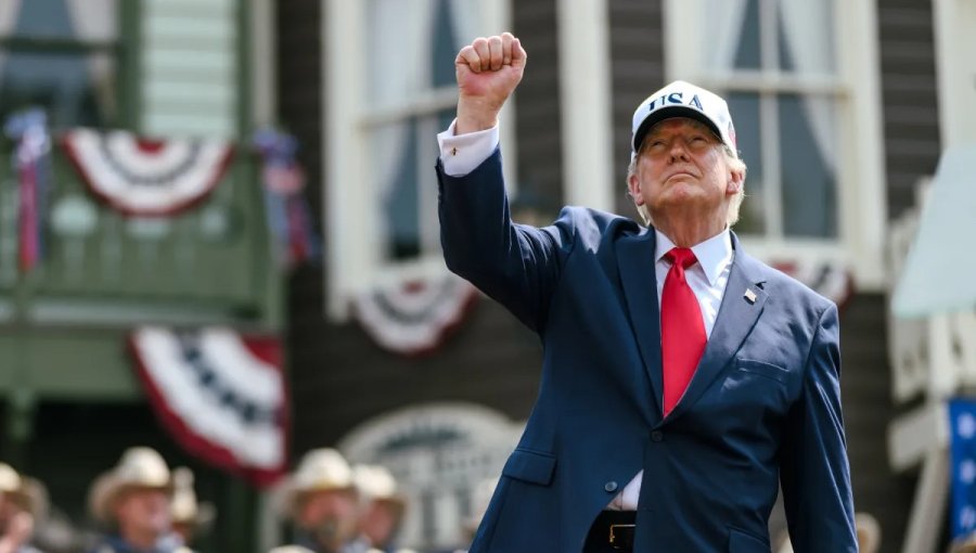 Trump asegura que Irán "está colapsando" mientras EE.UU. prepara una "ofensiva financiera" sin precedentes