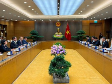 Canciller Pérez Mackenna se reúne con el primer ministro de Vietnam y acuerdan potenciar el comercio y la inversión