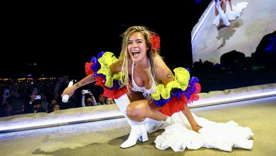Karol G dona un millón de dólares para ayudar a damnificados por terremoto en Colombia