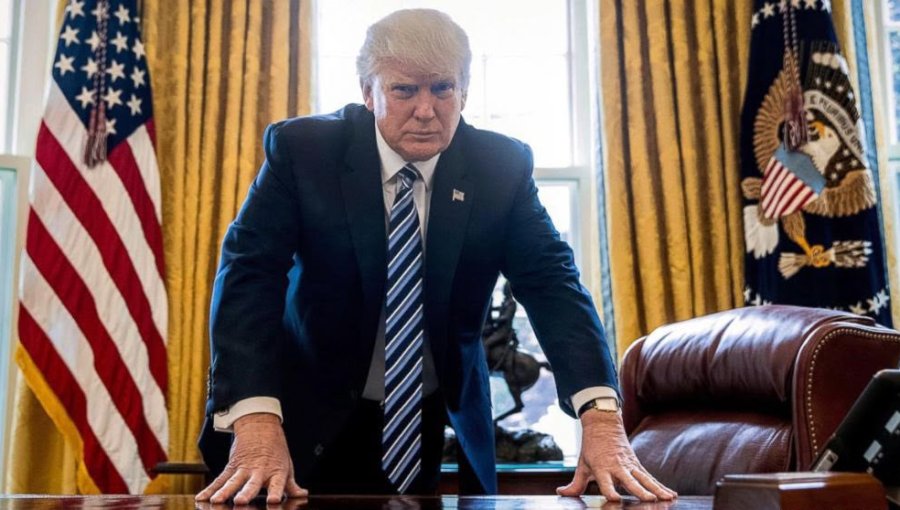 Trump tilda de "payasos" a los líderes de Canadá y amenaza con frenar el paso de su energía por EE. UU.