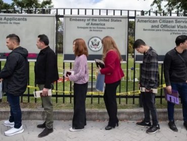 Gobierno de Trump cancela las entrevistas y otros trámites para visas de inmigrantes en consulados de EE.UU. en todo el mundo