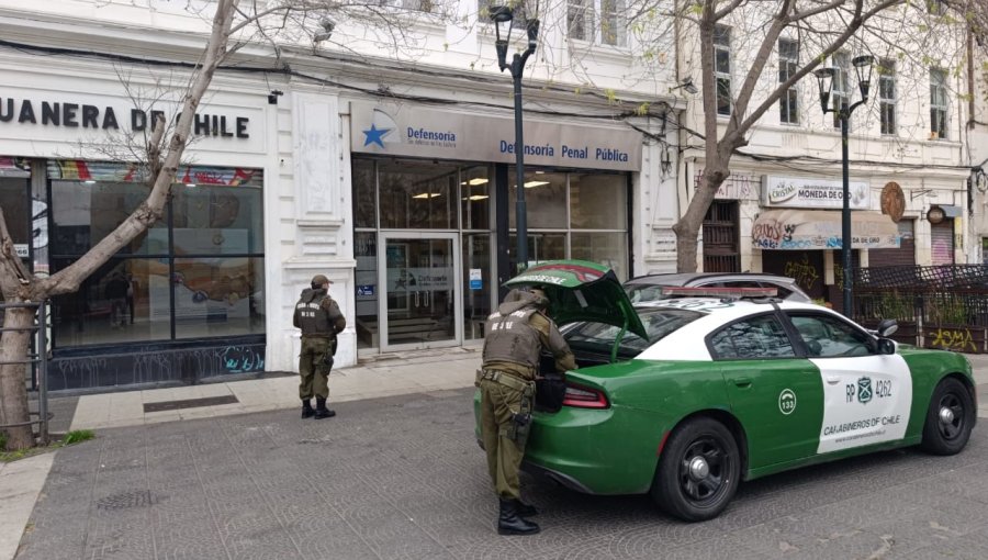 Hombre ingresó a la Defensoría Penal Pública de Valparaíso a causar daños y terminó detenido al interior del edificio