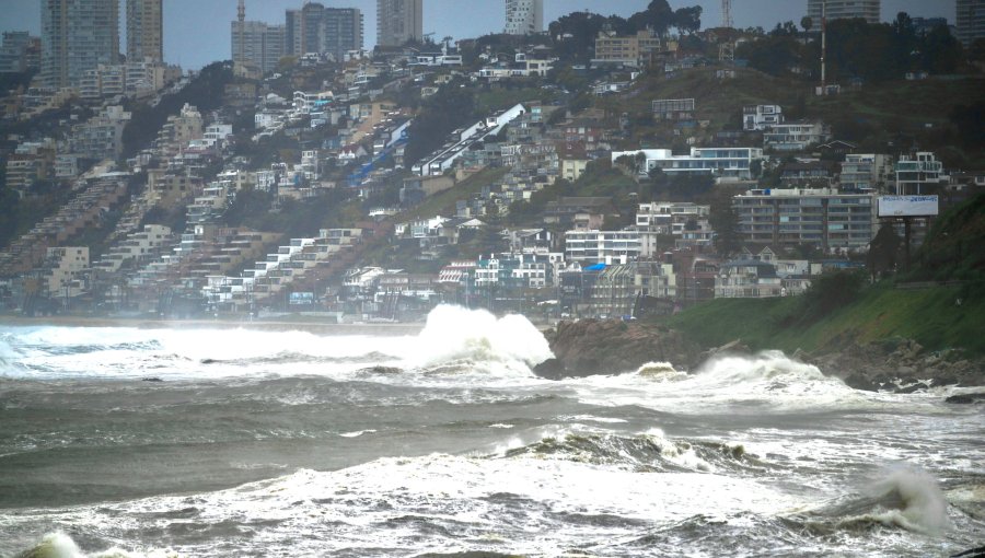 Vuelven las marejadas a las costas de la región de Valparaíso: revisa aquí los horarios de mayor intensidad del fenómeno