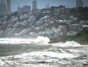 Vuelven las marejadas a las costas de la región de Valparaíso: revisa aquí los horarios de mayor intensidad del fenómeno