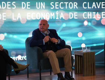 Gobernador Mundaca plantea impulsar corredor bioceánico en Los Andes y propone la creación de un Ministerio del Océano