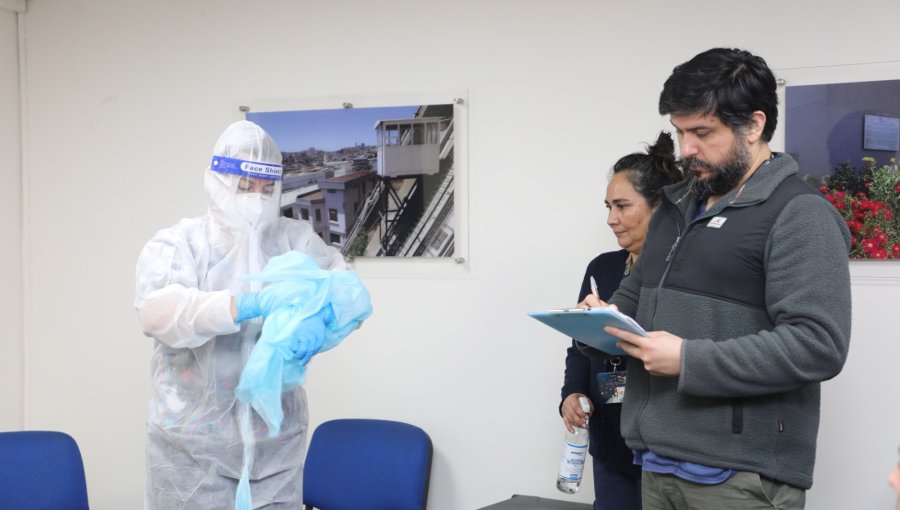Hospital Van Buren de Valparaíso realiza simulación ante eventual caso de ébola y refuerza protocolos de emergencia