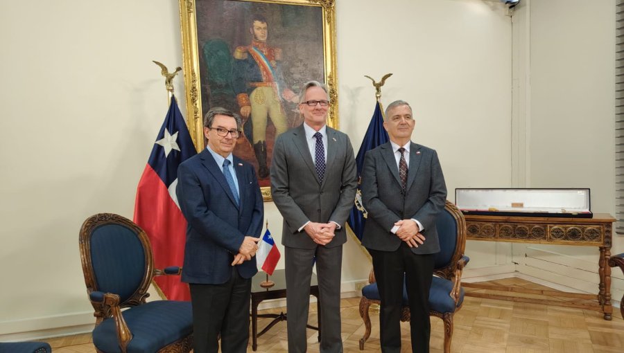 Chile y Reino Unido reafirman alianza estratégica tras cita bilateral entre Defensa y embajador británico