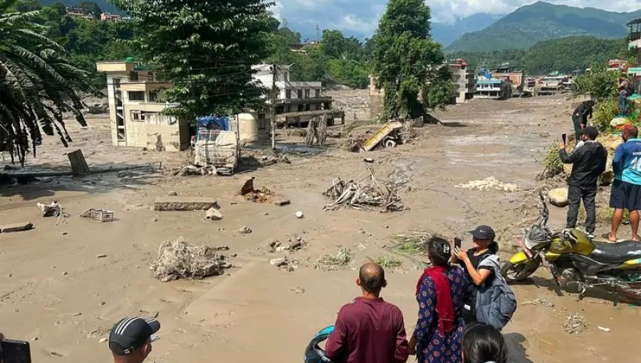 Aumentan a más de 150 los fallecidos por avalancha en la frontera entre Nepal y Tíbet: cientos de personas están desaparecidas