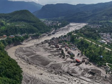 Tragedia en Nepal: fuerte crecida del río Bhotekoshi deja al menos 22 muertos y cerca de 400 turistas desaparecidos