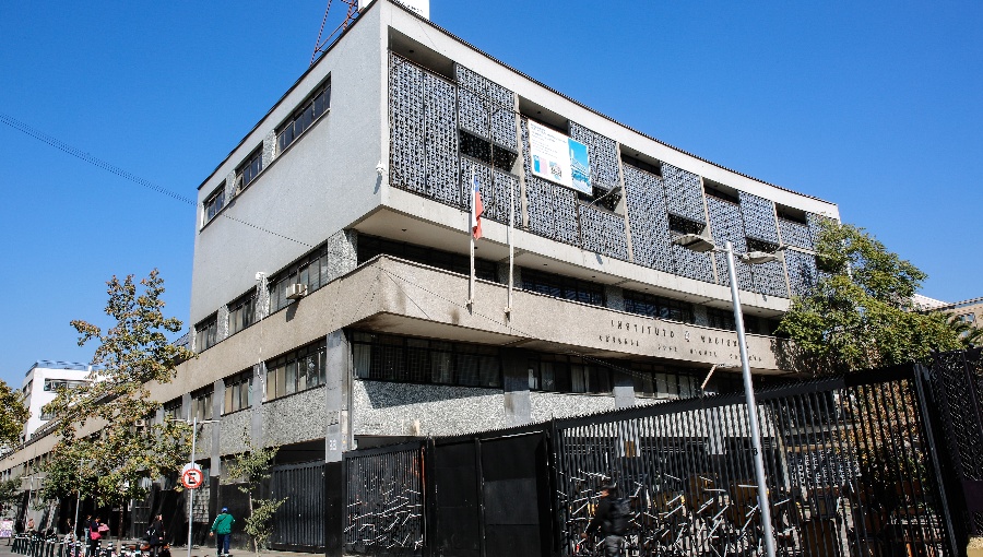 Exalumna del Instituto Nacional fue detenida tras amenazar de muerte a la rectora: Meta reportó la publicación a la PDI