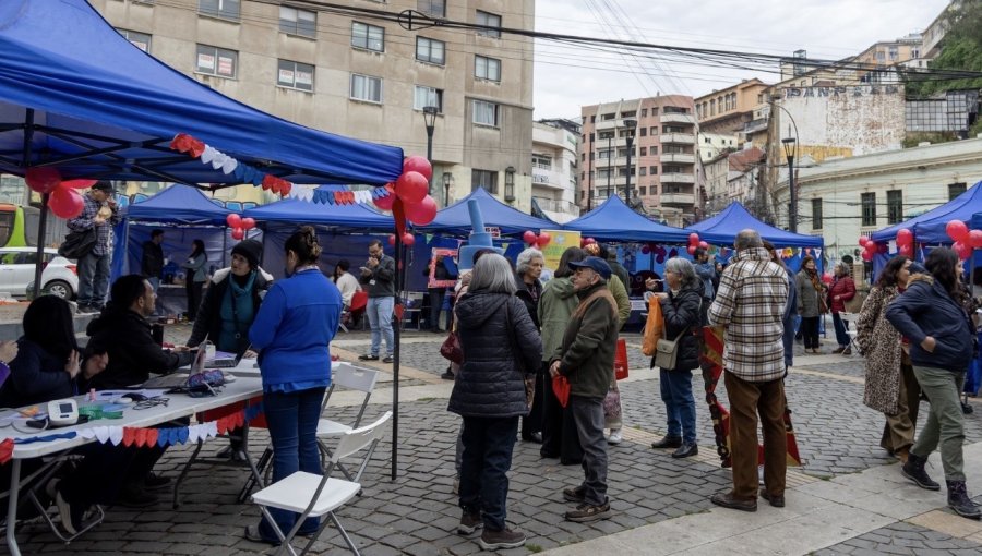 Salud municipal de Valparaíso realiza más de 200 atenciones gratuitas durante feria por el Mes del Corazón
