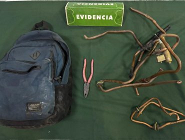 Tres detenidos tras ser sorprendidos robando cañerías de cobre desde edificio patrimonial de Valparaíso