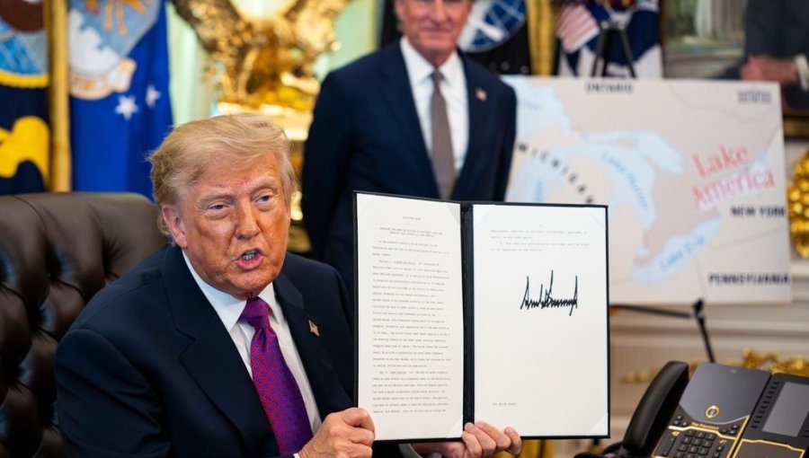 Trump firma decreto para cambiar el nombre del lago Ontario a “lago América” y advierte que "ahora sólo nos falta un océano"