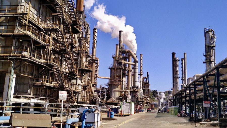 Abogado emplaza a Fiscalía por falsificación de reportes medioambientales en Enap: "Tendrían que estar ya en este minuto allanando"