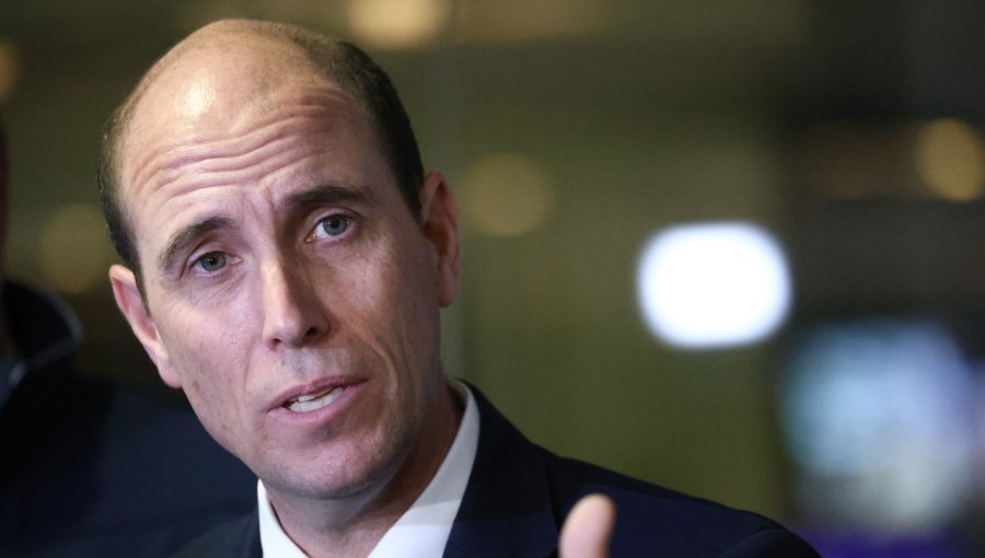 Ministro Arrau defiende la reforma constitucional en materia de seguridad y carga contra los "opinólogos"