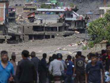 Cifra de fallecidos por devastadora inundación en Nepal se elevó a 332 personas
