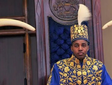 Muere a los 34 años el rey Oyo Nyimba, quien fuera el monarca más joven del mundo