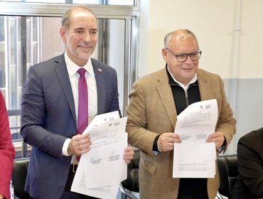 17 comunas de la región de Valparaíso tendrán 32 nuevos servicios de transporte público rural tras firma de convenio entre el Gore y MTT