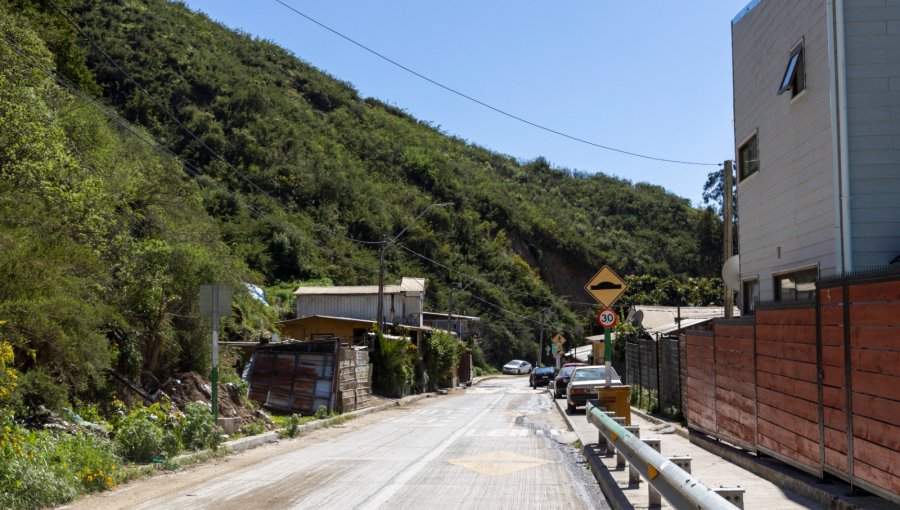 Más de 25 familias de cerros Placeres y Rocuant de Valparaíso tendrán alcantarillado tras más de una década de espera