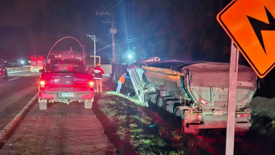 Colisión por alcance entre dos camiones deja dos lesionados en ruta 5 Norte de Nogales