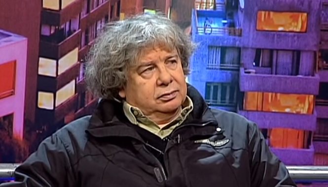 Detienen a tres personas por la colocación de artefacto explosivo simulado en las afueras de la casa de Fernando Villegas en Ñuñoa