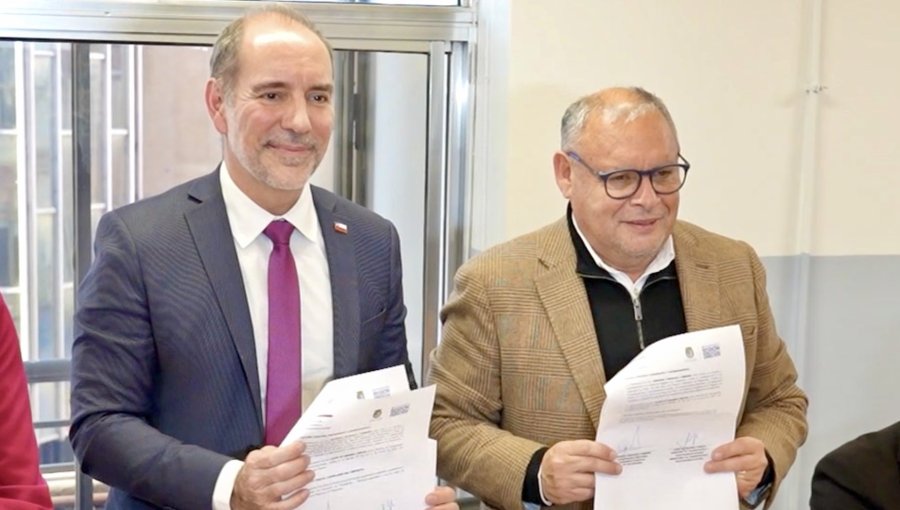 17 comunas de la región de Valparaíso tendrán 32 nuevos servicios de transporte público rural tras firma de convenio entre el Gore y MTT
