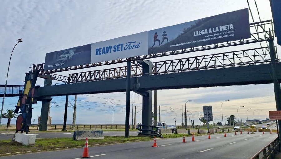 Sigue el enigma sobre el uso comercial de las pasarelas en mal estado de la Av. España de Valparaíso: ¿Hay Decreto Alcaldicio o no?