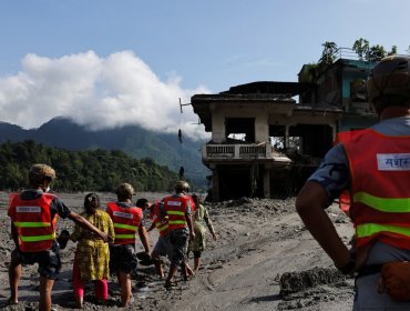 Aumentan a 538 los muertos y casi mil los desaparecidos tras devastadoras inundaciones en Nepal
