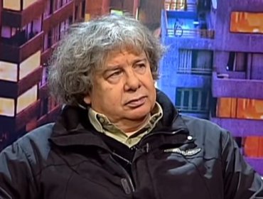 Detienen a tres personas por la colocación de artefacto explosivo simulado en las afueras de la casa de Fernando Villegas en Ñuñoa
