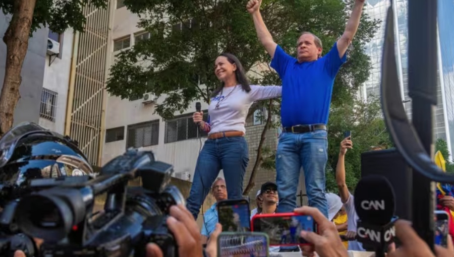 Oposición venezolana recibe con cautela el acuerdo petrolero con Donald Trump