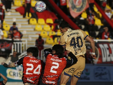 Everton golea 3-0 a Deportes Limache y acecha a Universidad de Chile en la tabla