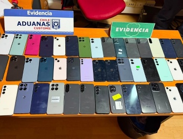 Incautan 135 celulares y tablets con encargo por robo ocultos en buses hacia Argentina en paso Liucura