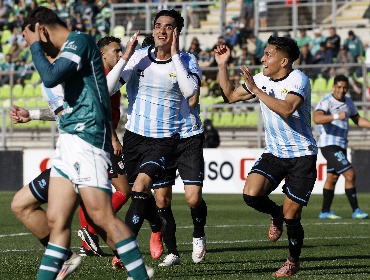 Santiago Wanderers logra agónica remontada ante Magallanes y lidera el Ascenso