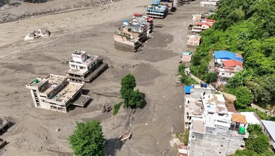 Aumentan a 626 los fallecidos y a más de 2 mil los desaparecidos tras devastadoras inundaciones en Nepal