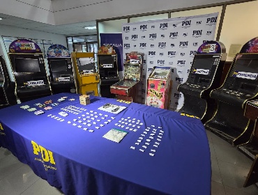 Desbaratan casino clandestino y punto de venta de drogas en Tierra Amarilla