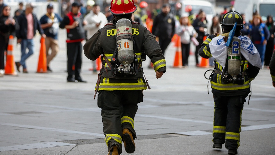 Más de 2.500 bomberos desafiaron los cerros de Valparaíso en “Cerro Arriba 2026”
