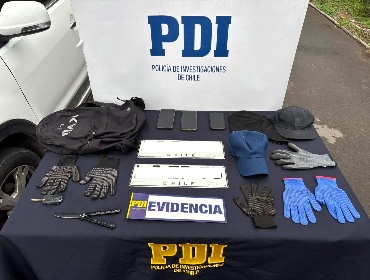 Detienen a tres sujetos en vehículo robado con elementos para cometer delitos en San Miguel