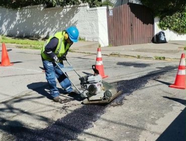 Municipio de Viña del Mar intensifica plan de bacheo de calles tras paso de sistemas frontales