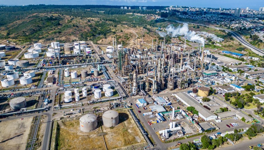 Escándalo en Enap: estatal niega vínculo entre reportes ambientales y bonos, pero abre interrogantes sobre incentivos a ejecutivos